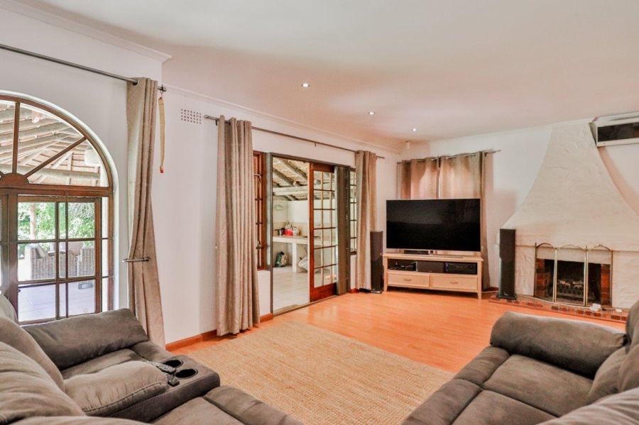 To Let 4 Bedroom Property for Rent in Helderberg Estate Western Cape
